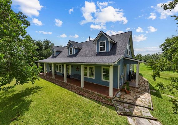 Backyard, Exterior, Facade, Cape Cod