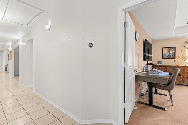 Home Office, Interior