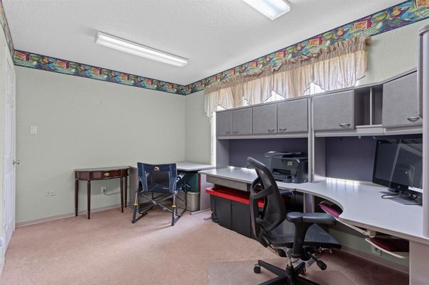 Home Office, Interior
