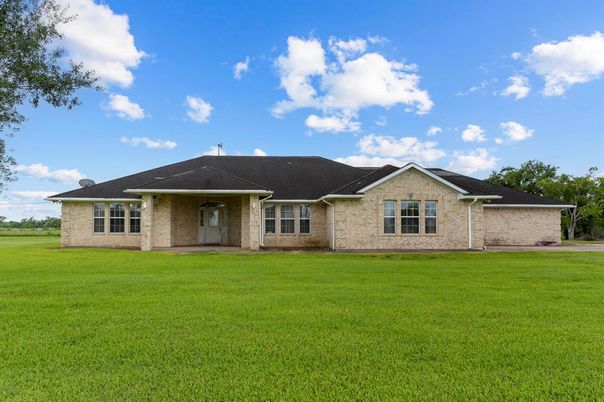 Backyard, Exterior, Facade, Ranch