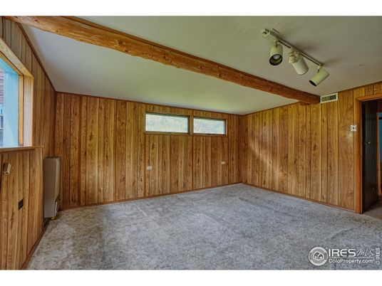 Empty room, Interior, Wooden Beams, Wooden Walls