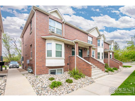 Exterior, Facade, Brick Facade, Rowhouse