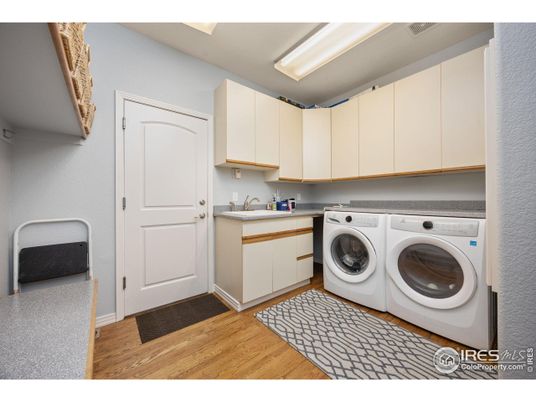 Interior, Washer, Wood Texture Flooring