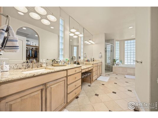 Bathroom, Dual Sink Vanities, Interior, Recessed Lighting