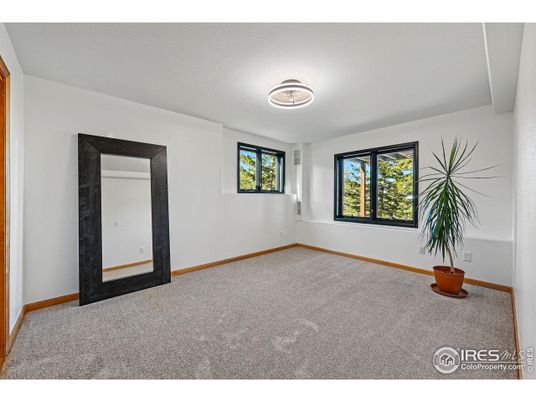 Empty room, Interior