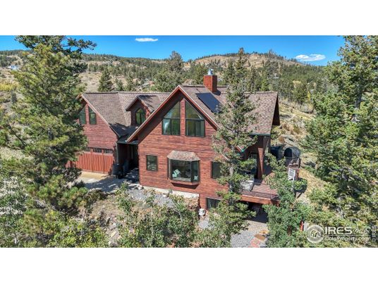 Exterior, Facade, Brick Facade, Log Home