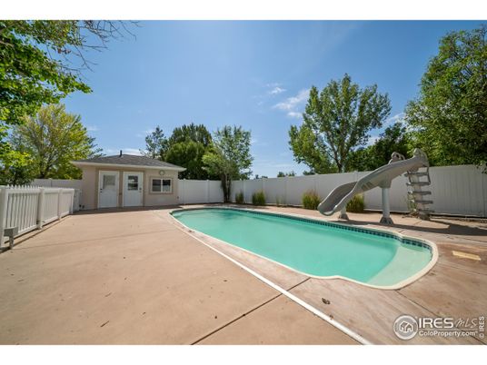 Exterior, Playground, Pool