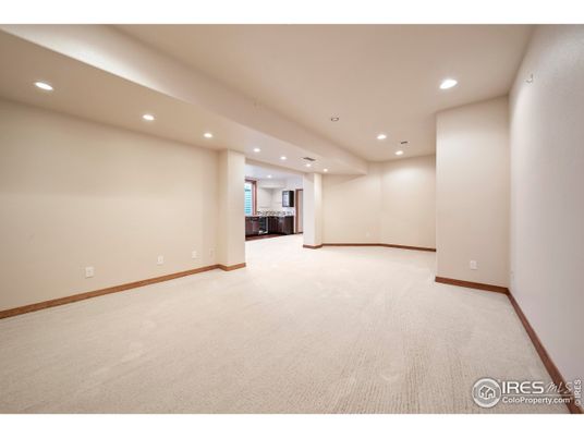 Empty room, Interior, Recessed Lighting