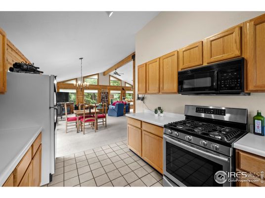 Chandelier, Dining room, Interior, Kitchen, Living room, Pendant Lights, Stainless Steel Appliances