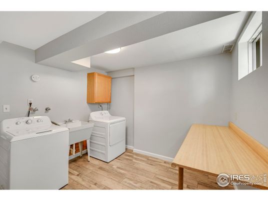 Interior, Washer, Wood Texture Flooring