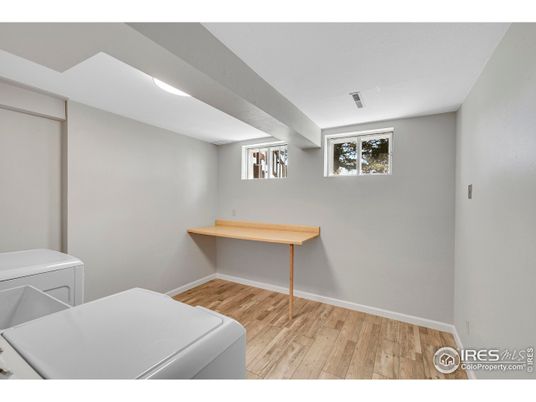 Interior, Washer, Wood Texture Flooring