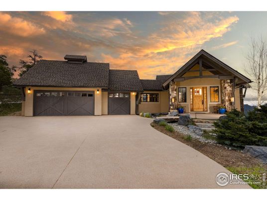 Attached, Exterior, Facade, Ranch