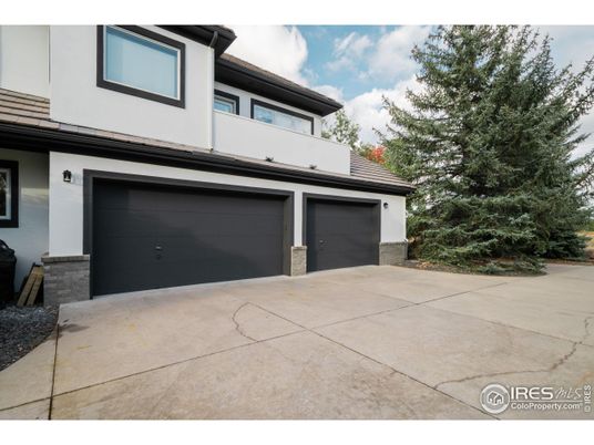 Attached, Exterior, Facade, Modern