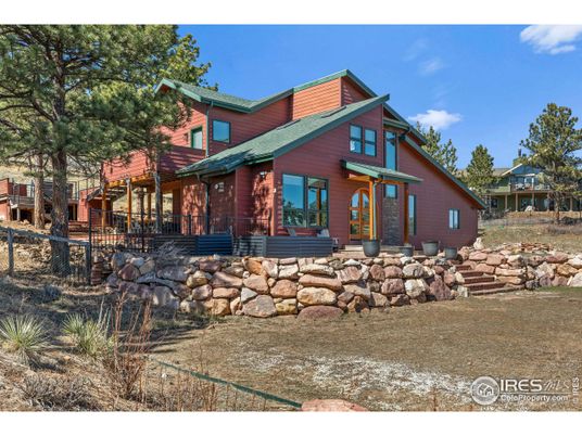 Backyard, Exterior, Facade, Brick Facade, Log Home