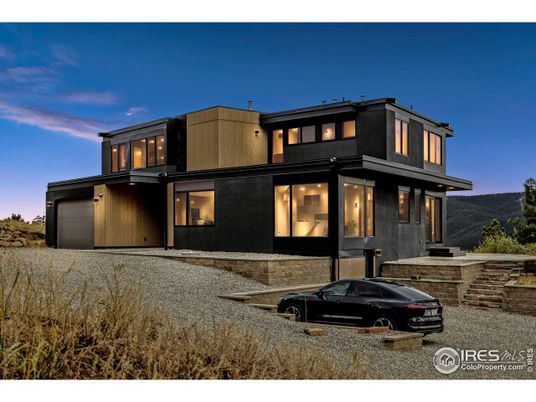 Attached, Exterior, Facade, Modern