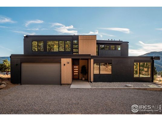 Attached, Exterior, Facade, Modern
