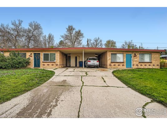 Exterior, Facade, Brick Facade, Ranch