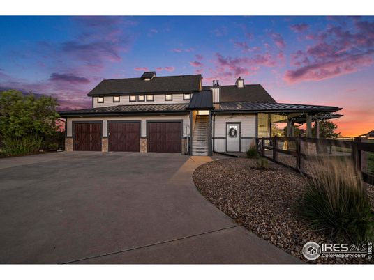 Attached, Exterior, Facade, Ranch