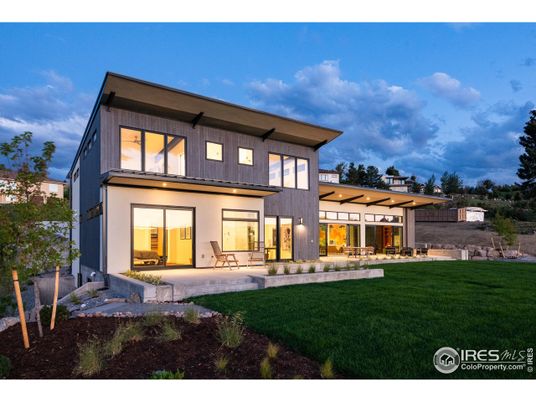 Backyard, Exterior, Facade, Modern