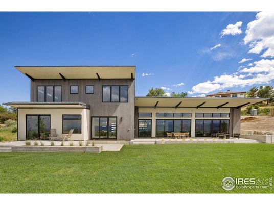 Backyard, Exterior, Facade, Modern