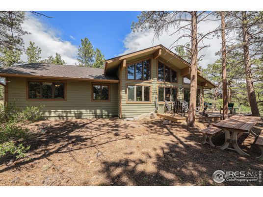 Exterior, Facade, Log Home