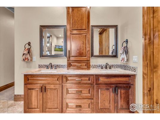 Bathroom, Dual Sink Vanities, Interior