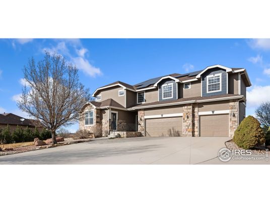 Attached, Exterior, Facade, Solar Panels, American Craftsman