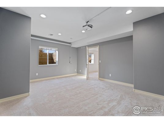 Empty room, Interior, Recessed Lighting