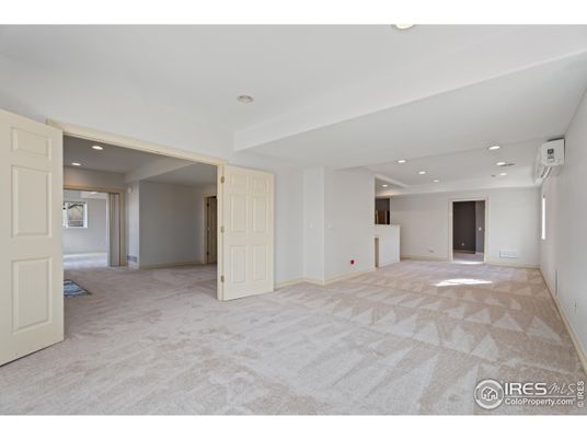 Empty room, Interior, Recessed Lighting