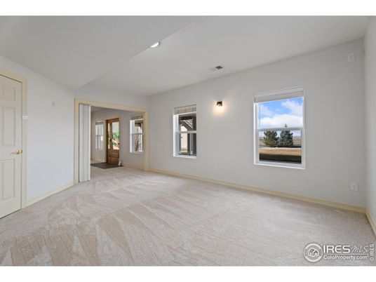 Empty room, Interior