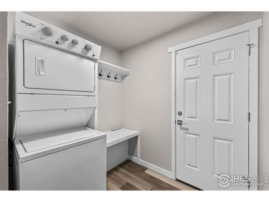 Interior, Utility Closets, Washer, Wood Texture Flooring