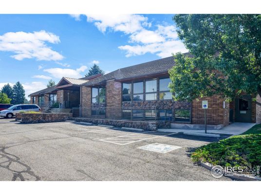 Exterior, Facade, Brick Facade, Log Home