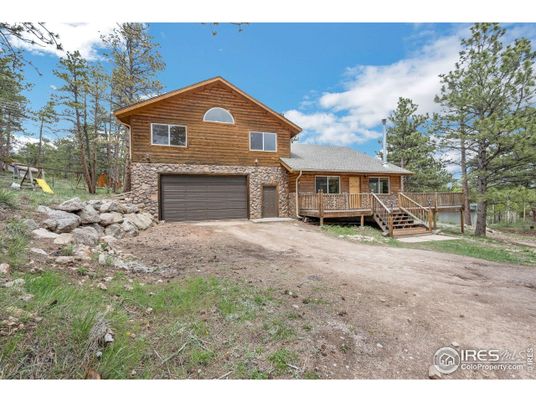 Attached, Exterior, Facade, Brick Facade, Log Home