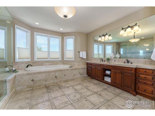 Bathroom, Dual Sink Vanities, Interior, Recessed Lighting