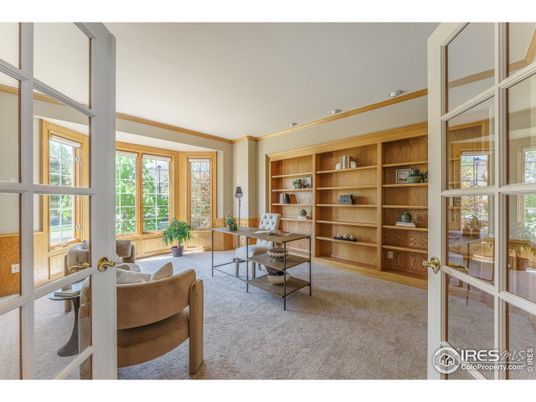 Home Office, Interior