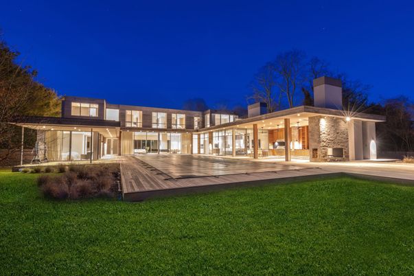 Backyard, Exterior, Facade, Modern