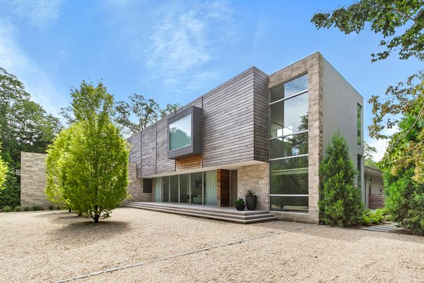 Backyard, Exterior, Facade, Brick Facade, Modern