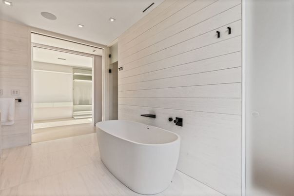 Bathroom, Free Standing Baths, Interior, Recessed Lighting