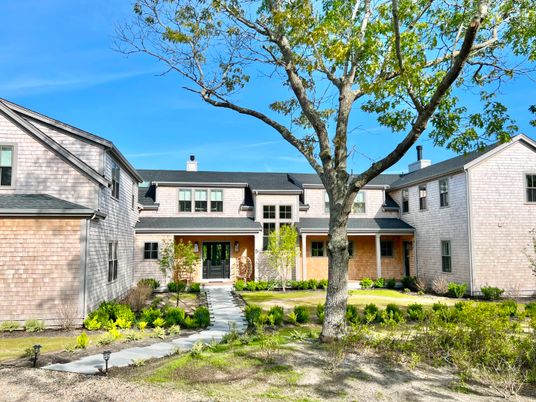 Exterior, Facade, Brick Facade, Farmhouse