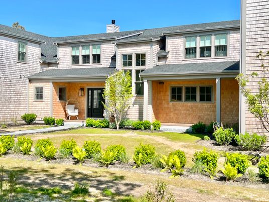 Exterior, Facade, Brick Facade, Rowhouse