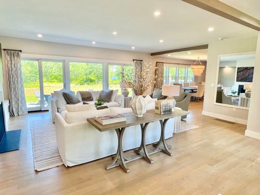 Dining room, Interior, Living room, Pendant Lights, Recessed Lighting, Wood Texture Flooring