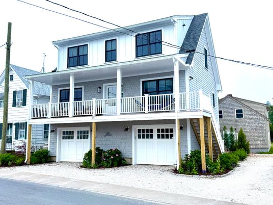 Attached, Exterior, Facade, Farmhouse