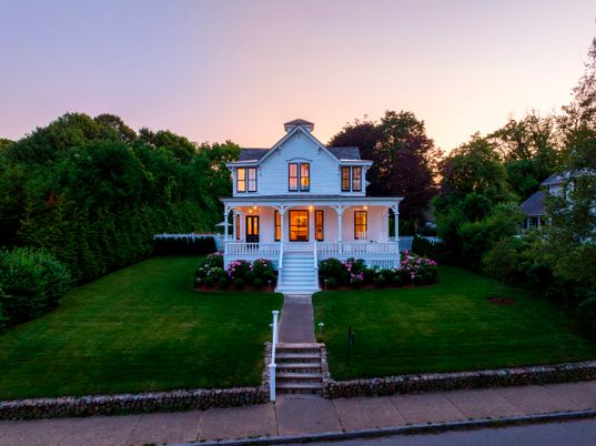 Backyard, Exterior, Facade, Queen Anne Victorian