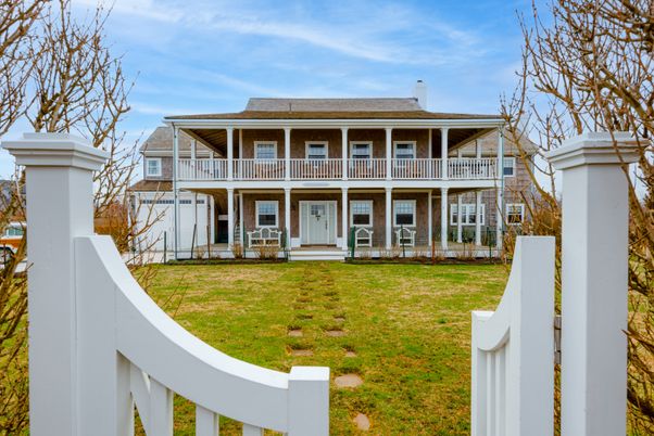 Backyard, Exterior, Facade, American Foursquare