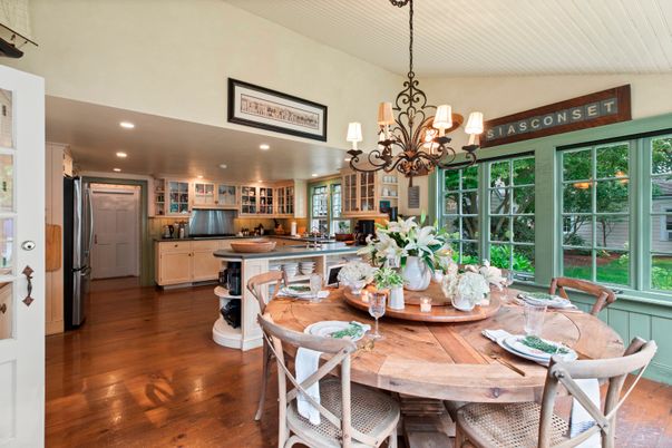 Chandelier, Dining room, Interior, Kitchen, Recessed Lighting, Wood Texture Flooring