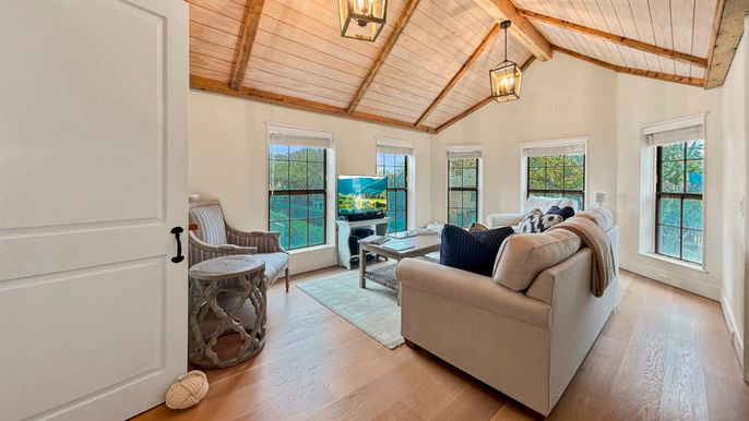 Interior, Living room, Pendant Lights, Wooden Beams, Wooden Ceilings, Wood Texture Flooring