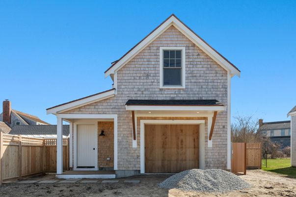 Attached, Exterior, Facade, Brick Traditional