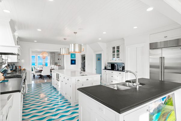 Chandelier, Dining room, Interior, Kitchen, Pendant Lights, Recessed Lighting, Stainless Steel Appliances