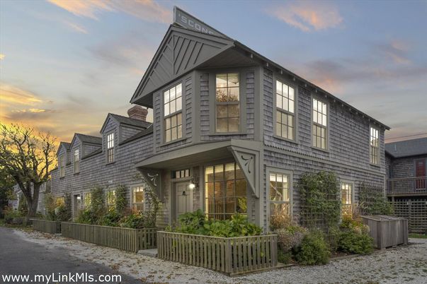 Exterior, Facade, Queen Anne Victorian