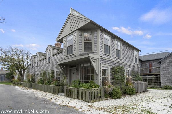 Exterior, Facade, Queen Anne Victorian